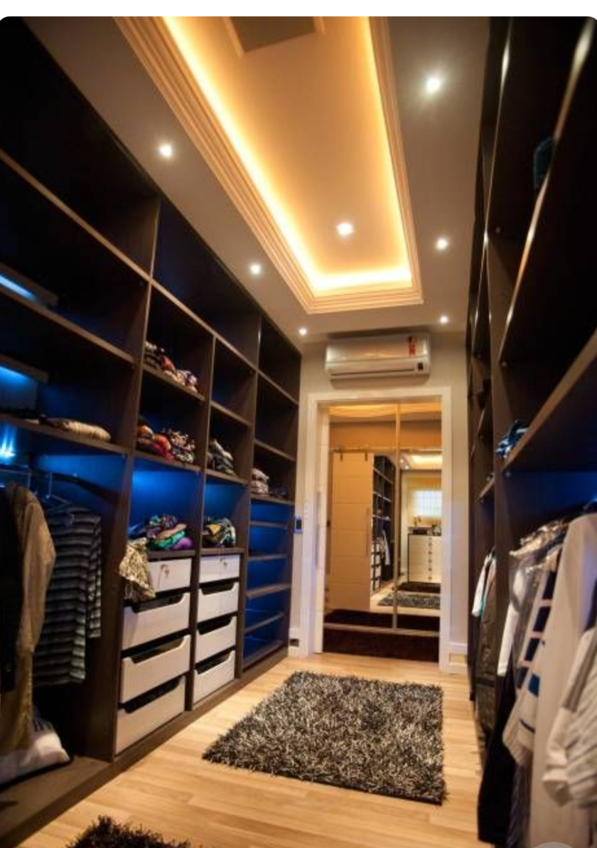 Большая открытая гардеробная комната с комбинированным наполнением Псков