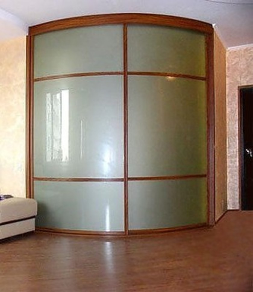 Встроенный шкаф купе радиусный в классическом стиле Псков